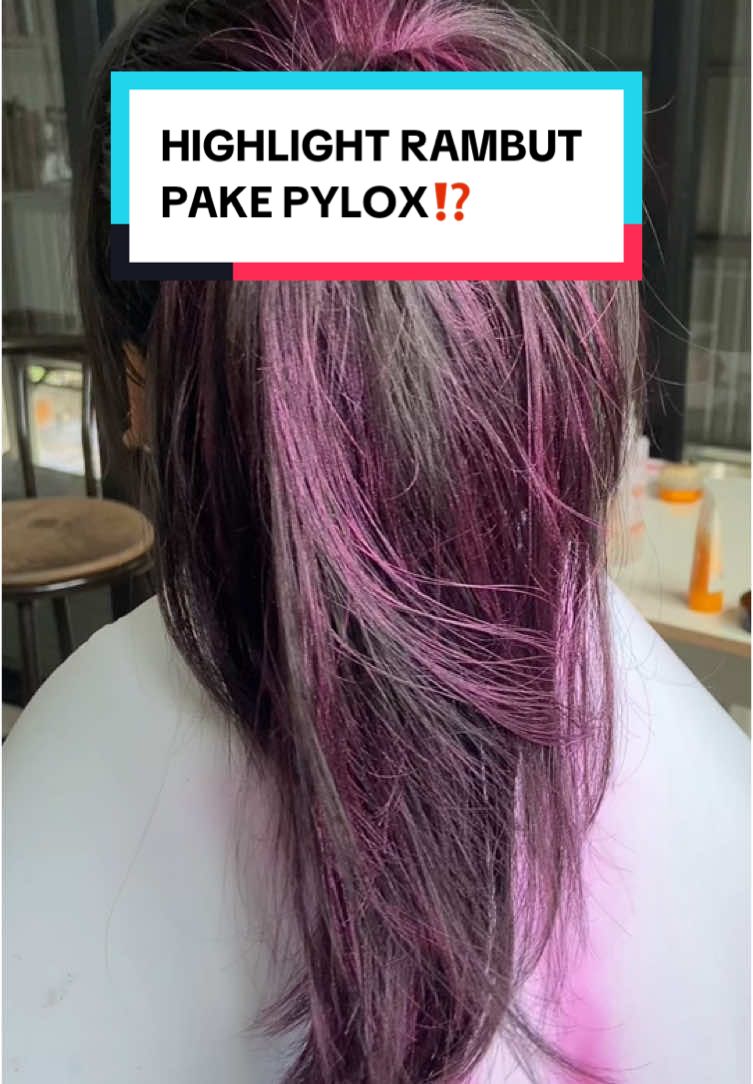 HIGHLIGHT RAMBUT PAKE PYLOX⁉️ KEREN BANGET HASILNYA 🥳😘 JADI MAKIN KECE CUMAN MODAL SEMPROT AJA 🥳 HAIR COLOR SPRAY NON PERMANEN YA 🥰 COBAIN YUK 🥳 #salsacosmetic #beautyiseasy #fyp #haircolor #hairspray #hairtok 