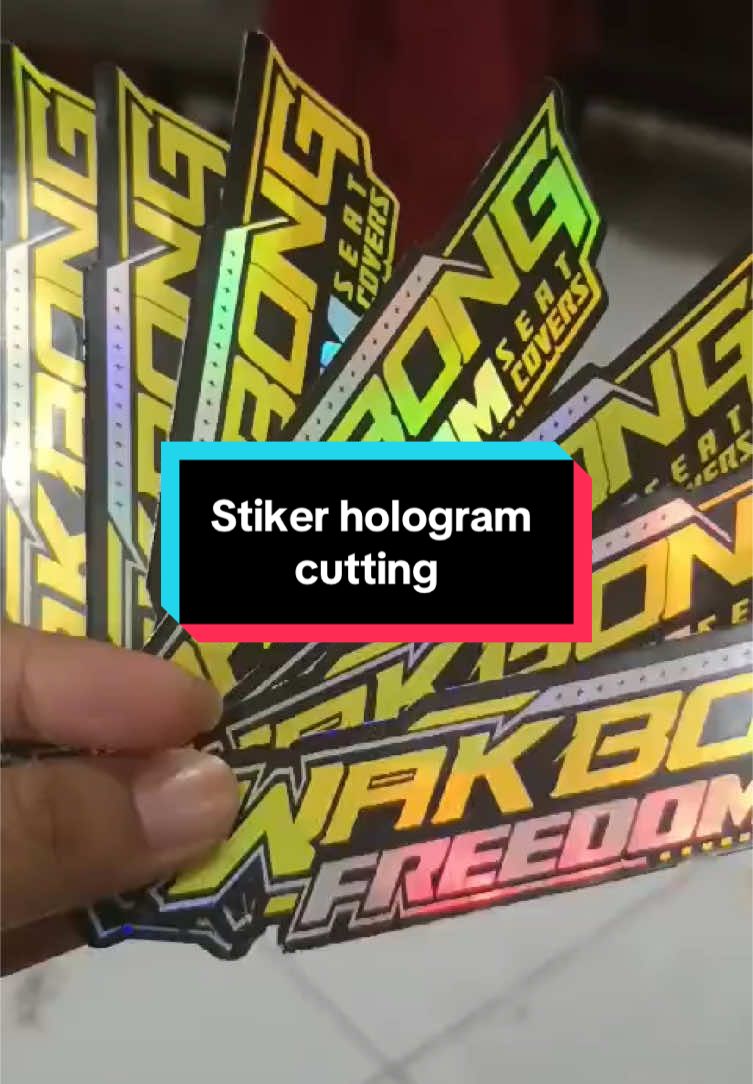 Sticker Hologram cutting tinggal tempel di motor ataupun helem 😍    #erastiker #stikermojokerto #stikerdecal #stripingmobil 