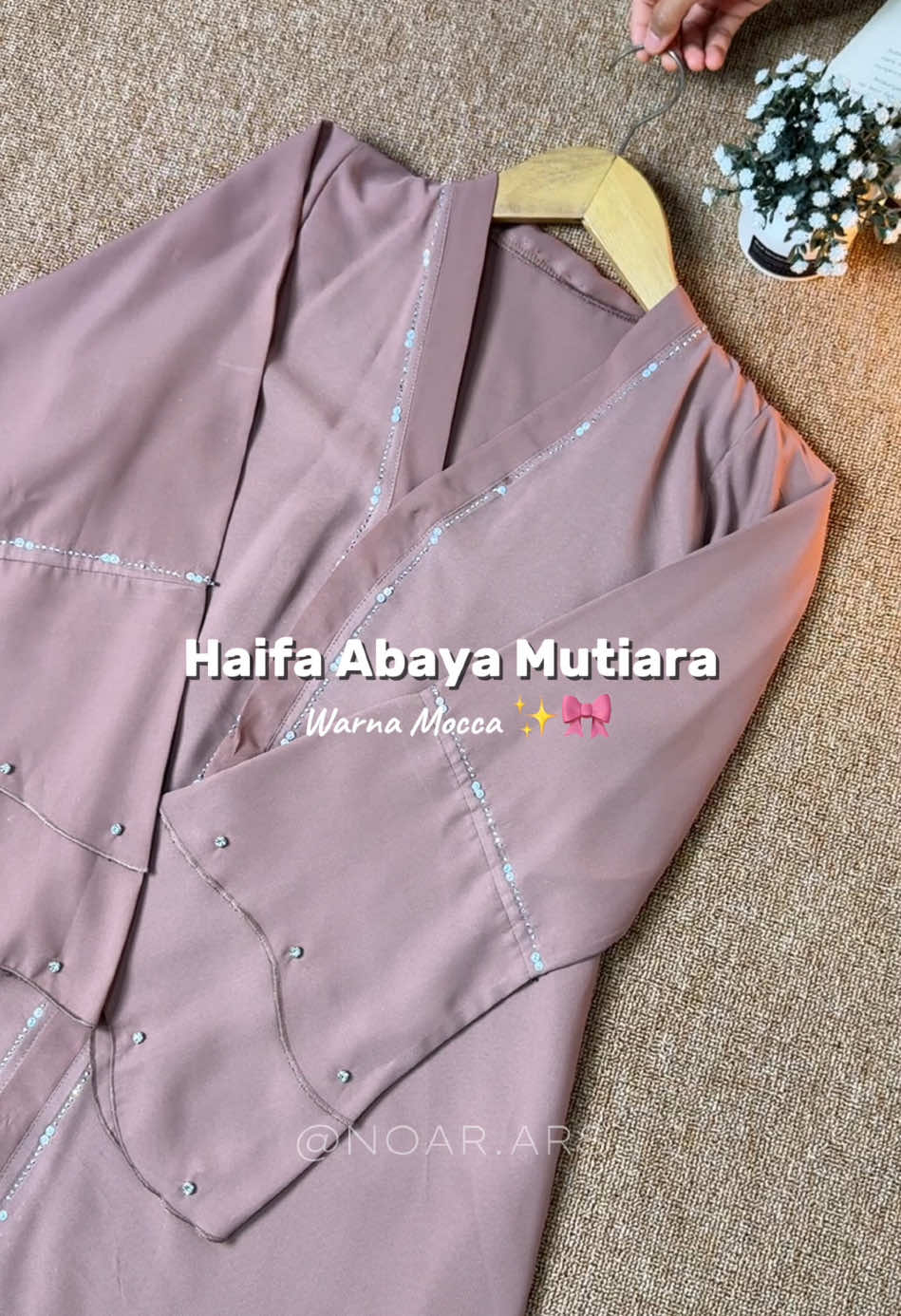 Abaya mutiara dengan desain yg mewah dan elegant. Cocok banget untuk lebaran nanti. 🥰 #abaya #abayalebaran #lebaran2025 