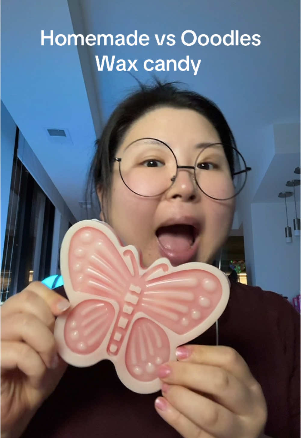 I tried making wax candy. It’s simple but such a pain in the butt to make & clean up. It was also a mess to eat it kept breaking into a million pieces when I bit into it. The ooodles wax candy tasted much better after eating my own 😂 I’ll have to try again #tastetest #foodreview #foodasmr #waxcandy #ooodleswaxcandy 