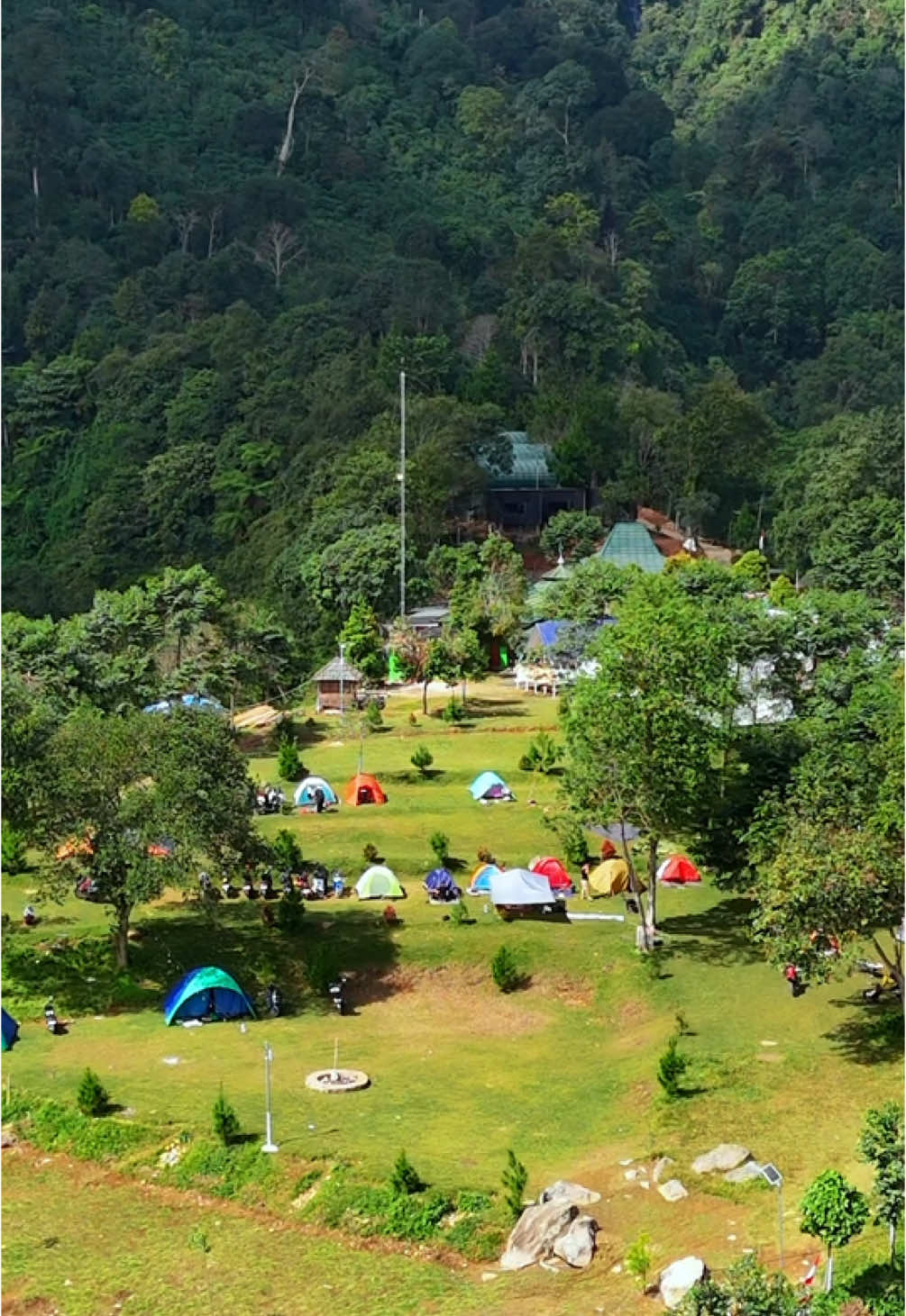 Tenang, Sejuk, dan jauh darj kebisingan💆🏻‍♂️🍃 Hanya Kamu dan Alam❤️  Yuk cobain @curug_cidulang_khayangan 📍 #curugcidulangkhayangan #camping #villakhayanganbogor #curugbogor