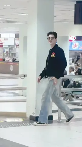 แค่พี่โอ้เดินผ่านก็ตื่นเต้นแล้ว~ หันมา✌️ตุยไปเลยจ๊ะ🤪 @mario maurer มาริโอ้ เมาเร่อ  . . #mario_mm38#มาริโอ้ #มาริโอ้เมาเร่อ #mario_maurer #mariomaurer