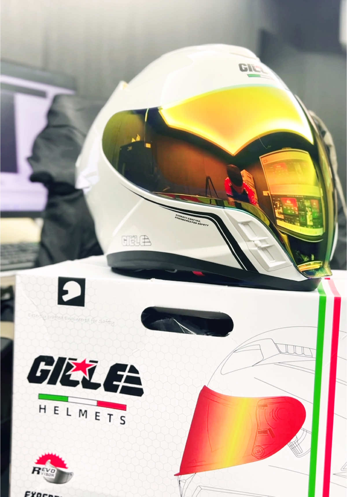 Best helmet ng gille 🥰#gillehelmet #gillehelmetph #gillehelmettiktok #Lifestyle #motorcycle #motorcyclesoftiktok #fyp #automotive #helmet #motor #fullface #helmet #tiktokriders #gille 