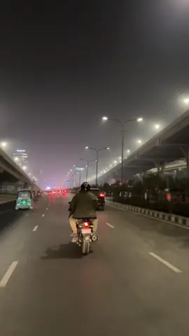 যানজটের শহরে রাতের সুন্দর্য!💙 #nightview #dhaka #winter #bikeride #trendingvideo #tiktokviral #viralvideo #foryou 