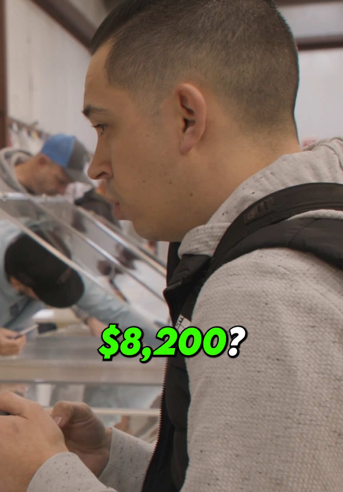 Buying a HUGE $8,200 deal from our friends over @Gr8SportsCards 🤝 #cardcollector2 #sportscards #cardshow 