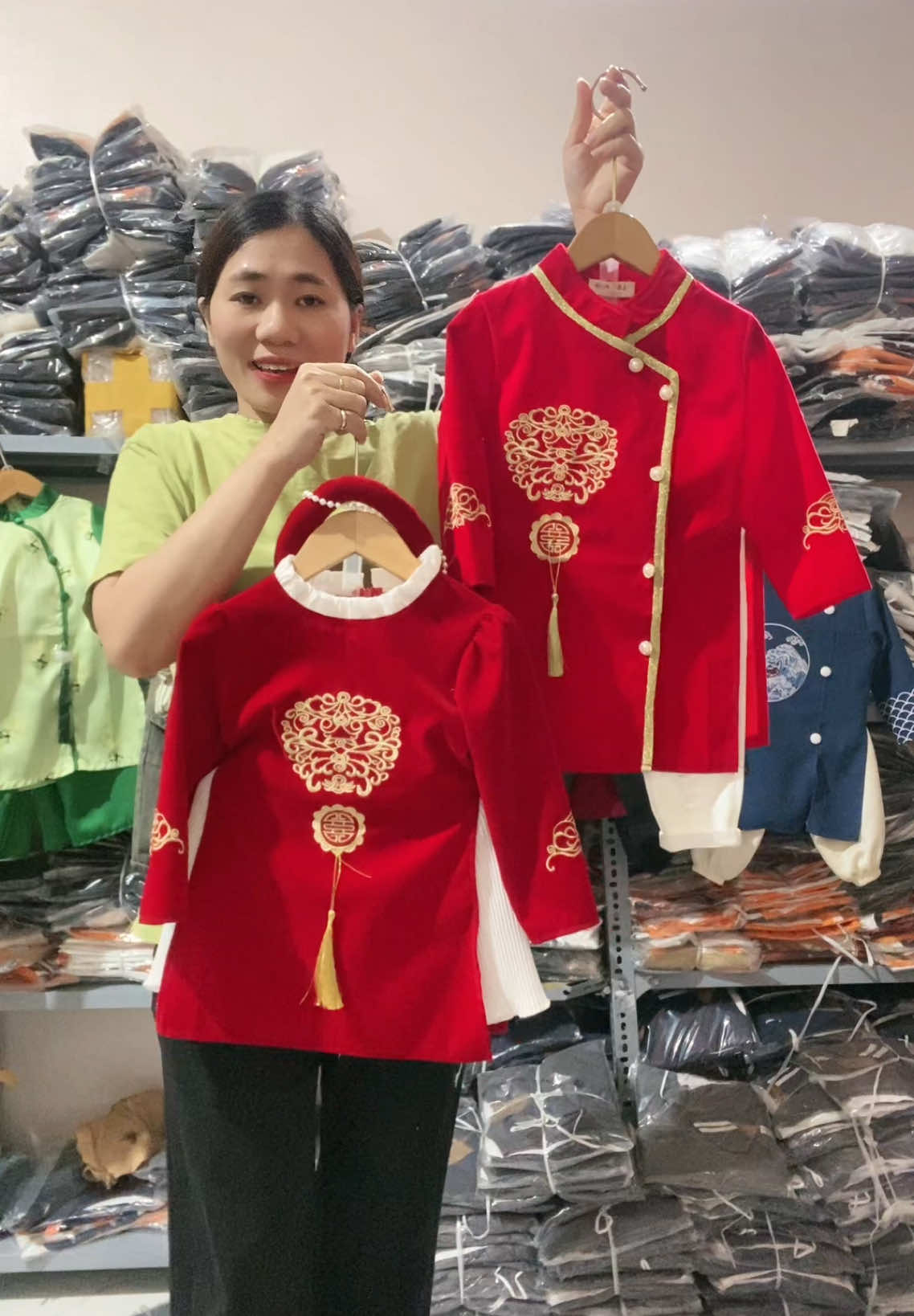 Mẫu áo dài tết cho bé trai và gái đang hót tiktok#aodai #aodaivietnam #quanaotreem #thoitrangtreem #shopluanbaby #shopluanbaby88 