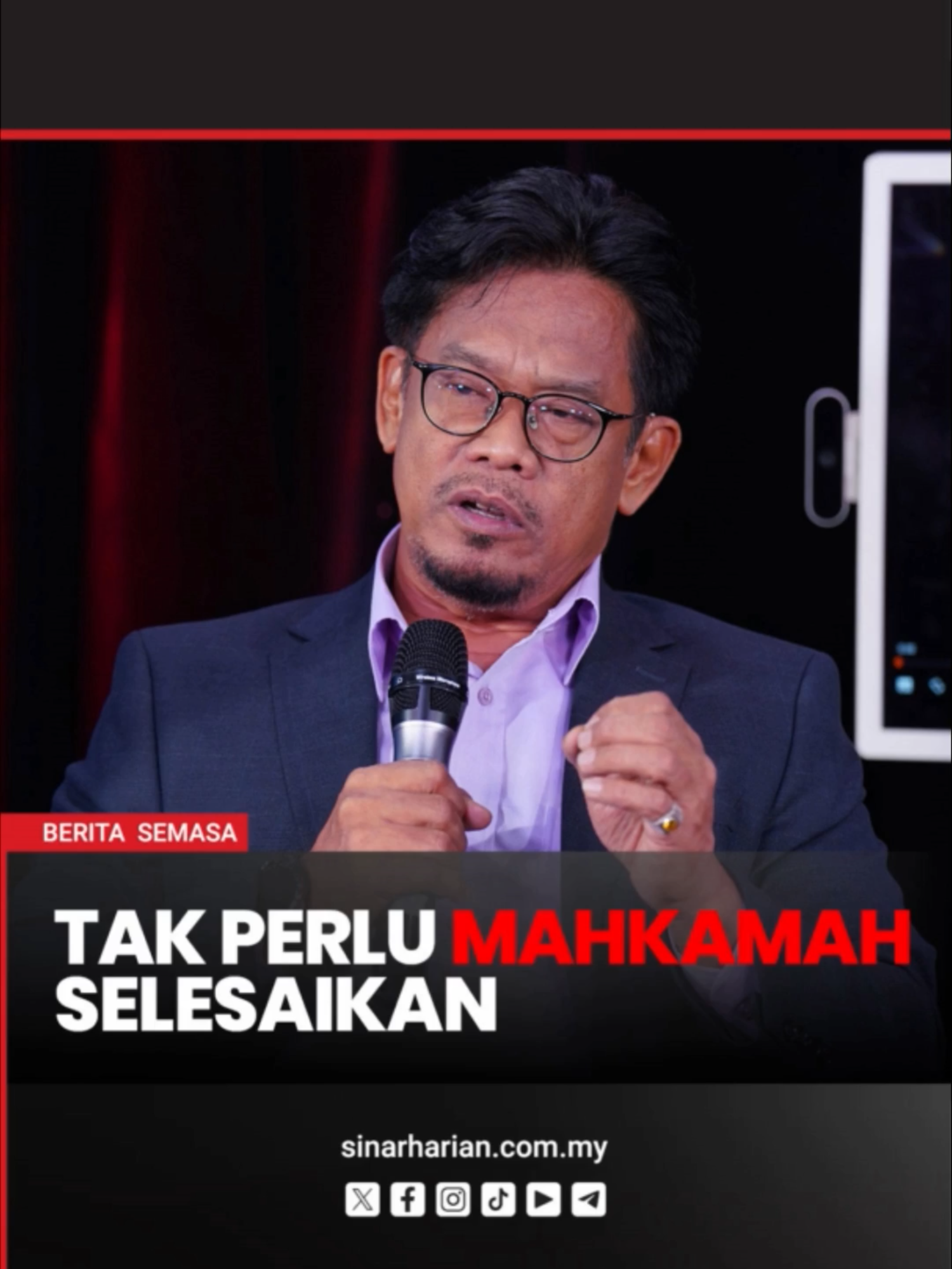 Urusan pengampunan diraja dan Titah Adendum tidak sepatutnya dibawa sehingga ke mahkamah kerana perkara ini sudah jelas termaktub dalam perlembagaan, kata Pensyarah Kanan Jabatan Sains Politik, Pentadbiran Awam & Pembangunan Universiti Malaya, Dr Muhammad Asri Mohd Ali. Katanya, menyerahkan urusan ini kepada mahkamah untuk diselesaikan menunjukkan kegagalan kerajaan memberi kefahaman kepada rakyat tentang konsep kedaulatan, selain tidak menghormati institusi raja. Dapatkan video penuh dalam Wacana Sinar edisi 470 di semua platform digital Sinar Harian. #WacanaSinar #SinarHarian #PM #Pas #UMNO #SolidaritiNajib