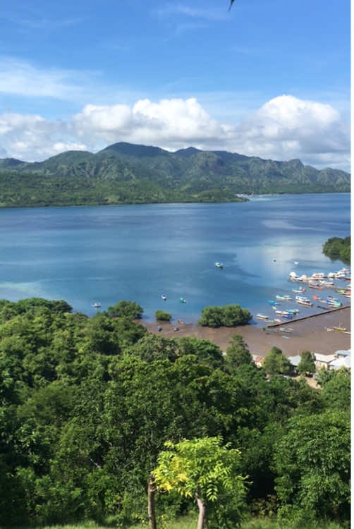 Tempat yang cocok untuk healing. #healing #warlokapesisir #labuanbajo #nttpride🏝🔥 #Fyp #fypdongggggggg 