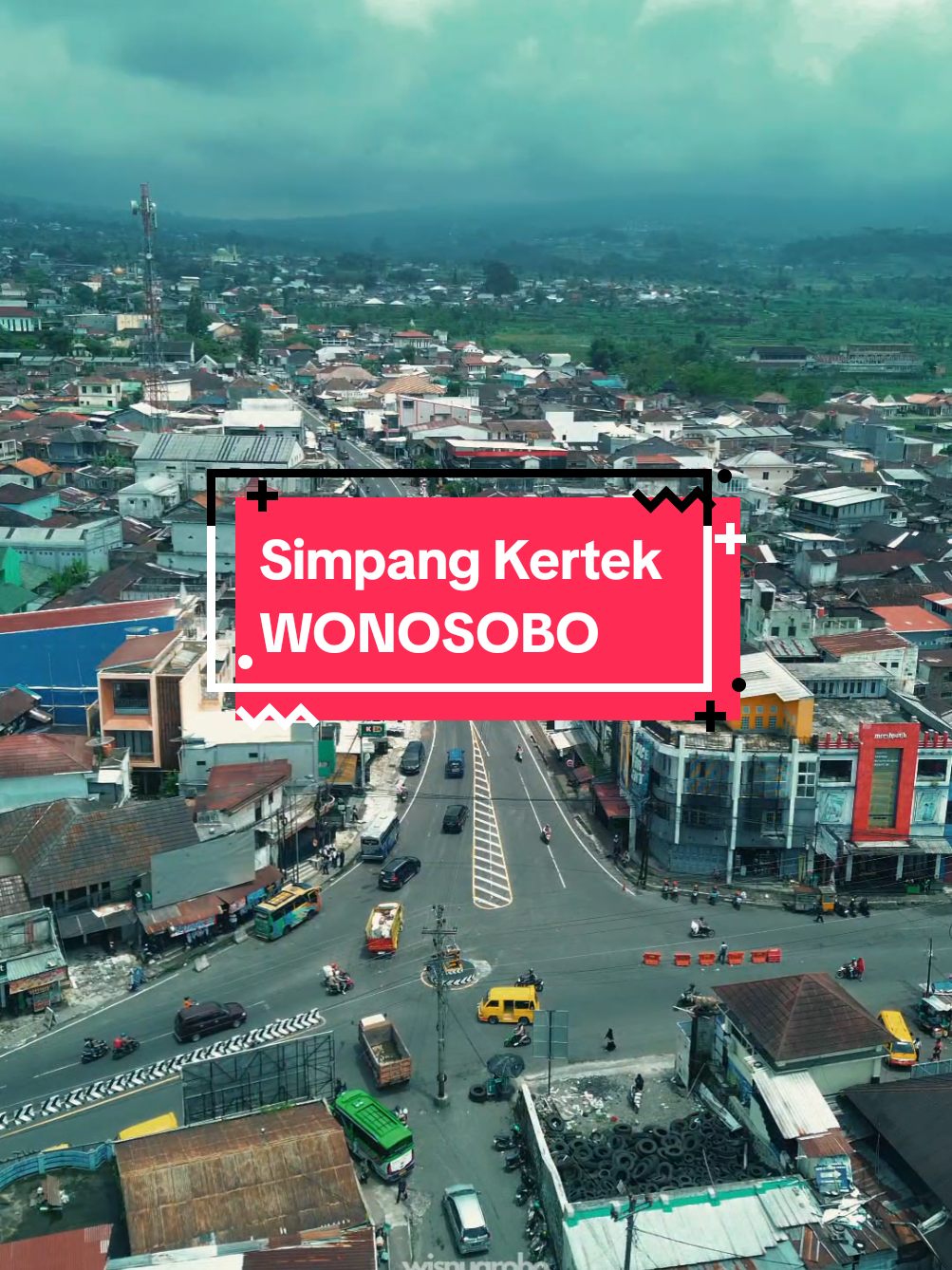 Pernah kena macet disini? 📍Simpang Pasar Kertek , Wonosobo #wonosobo #kertekwonosobo #wonosobo24jam #dronevideo #fyp #lalulintas 