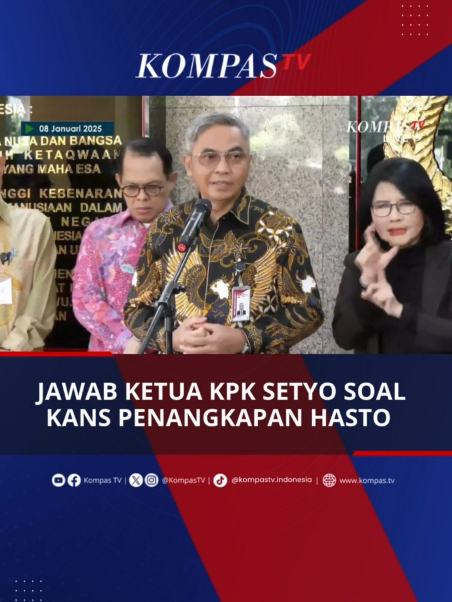 Ketua KPK Setyo Budiyanto jawab media terkait kans jemput paksa tersangka Hasto Kristiyanto. Sebelumnya Komisi Pemberantasan Korupsi (KPK) melakukan penggeledahan rumah Sekjen PDIP Hasto Kristiyanto di Bekasi, pada Selasa (7/1/2025).    Penggeledahan ini berkaitan dengan penetapan Hasto sebagai tersangka di kasus dugaan korupsi Harun Masiku. Dapatkan berbagai informasi terbaru lainnya hanya di www.kompas.tv atau Youtube KompasTV. #TikTokBerita