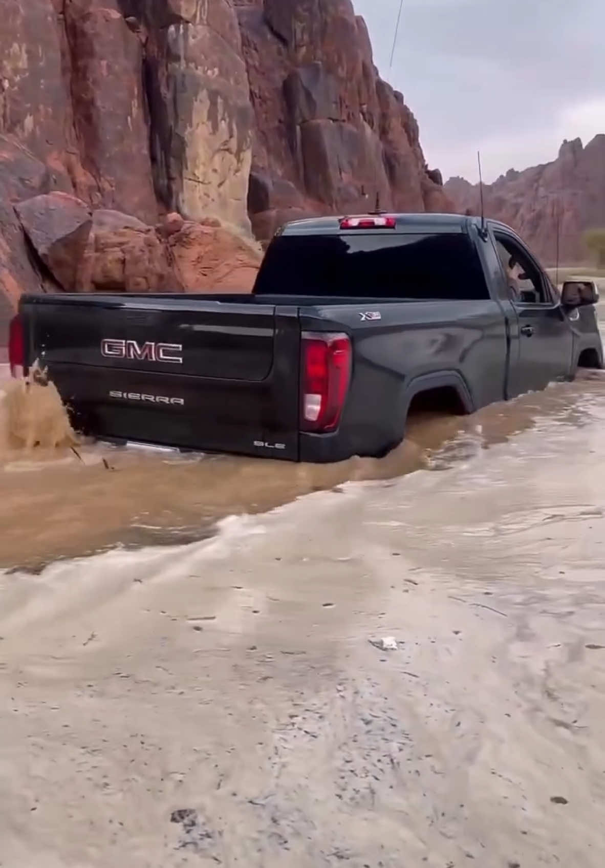 Un Ranichito en la Sierra!! 💯🔥 HouatonDroppedTrucks! #fyp #fypage #foryoupage #viral #trending #explore #houstondroppedtrucks #trucking #teambillet #lowtrucks #introwheels #intros #obs #chevy #singlecab #chevytrucks #singlecablife #singlecabnation 