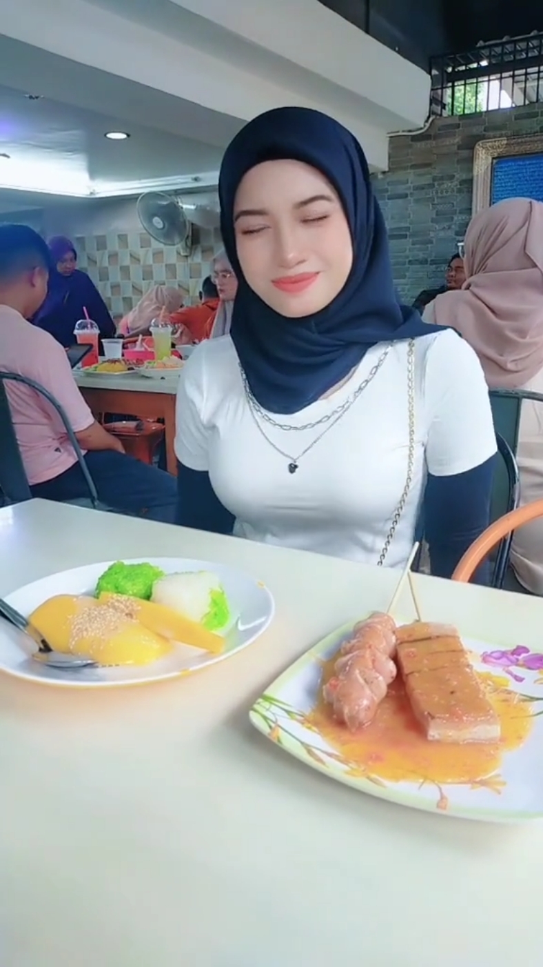 Makanan my fv pulut mangga v hodog bakar ..G kdai yg ada 2 benda ni mesti oder mkn🥰🤭