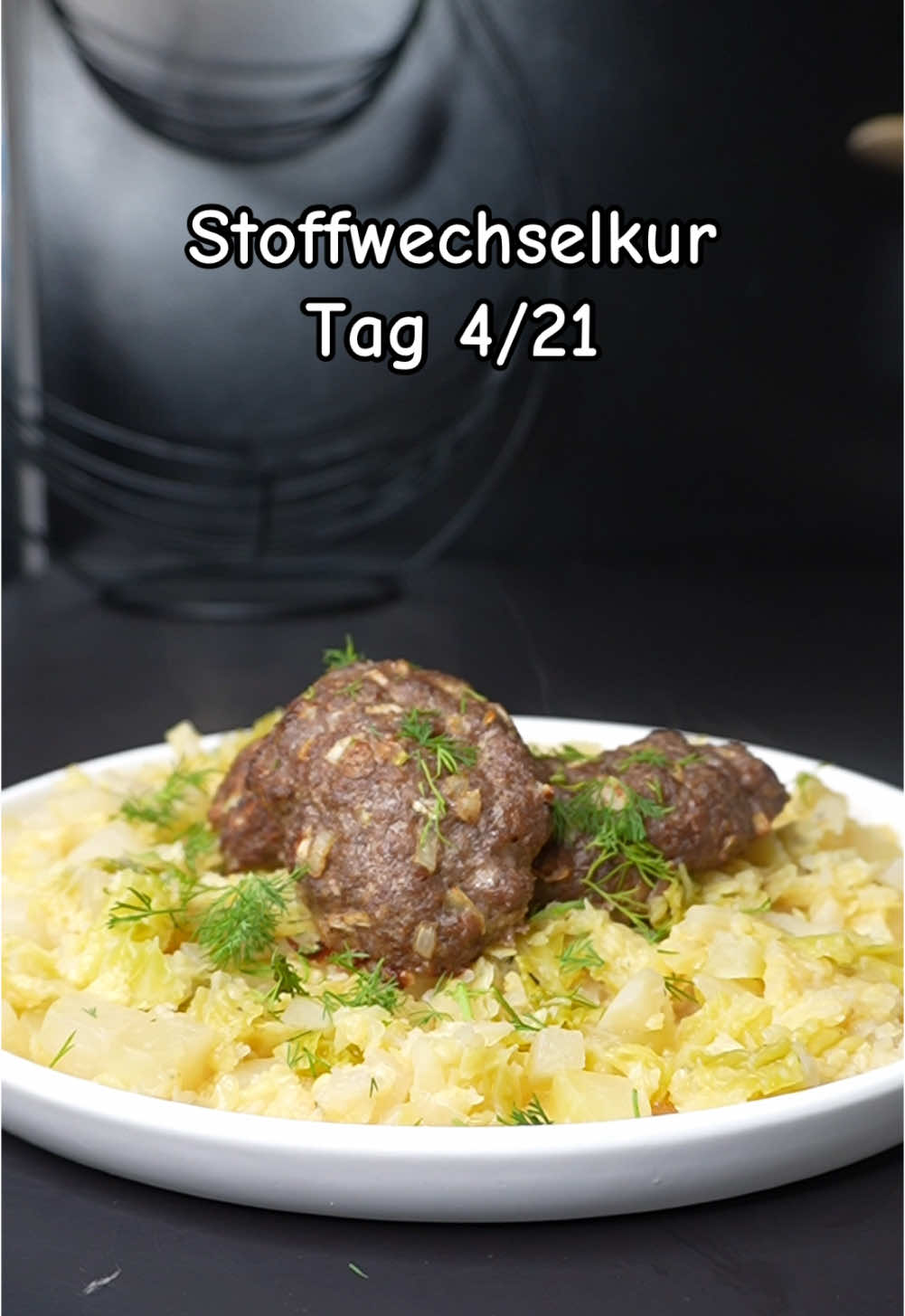 Frikadellen mit Wirsing-Kohlrabi Gemüse🥬 Zutaten: Frikadellen: ✳️500g Rinderhackfleisch ✳️1 Ei ✳️1 Zwiebel ✳️Kreuzkümmel gemahlen ✳️Salz, Pfeffer, Paprikapulver Gemüse: ✳️1 mittelg. Wirsing ✳️2 Kohlrabi ✳️400ml Rinderbrühe ✳️4 EL Skyr ✳️Salz, Pfeffer optional: ✳️Dill zum topen #stoffwechselkur #21tagestoffwechselkur #frikadellen #viral #germany #foodporn #foodblogger #foodphotography #foodpic #Foodie #foodblog #fyp #foryoupage #foodtiktok #mittagessen #Abendessen #schnellerezepte #gesunderezepte #lecker #leckerrezepte #mealprep #kochenmitkind #waskocheichheute #familienrezepte #kochideen #kochenmitkind #familienrezepte #FoodTok #fürdich #fürdichpage #fürdichseiteシ #fürdichseiteviral