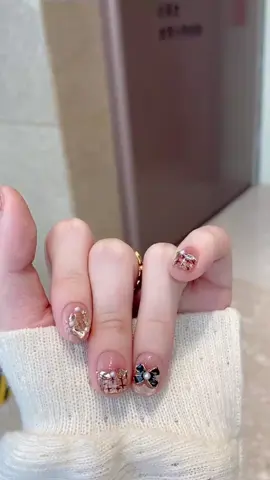 เล็บน่ารักละมุนใจ 💕✨ เหมาะกับสาวหวานที่รักการไปคาเฟ่สุด ๆ 💅 ลุคนี้สวยละมุนพร้อมจิบกาแฟชิค ๆ! #เล็บน่ารัก #เล็บสำหรับสาวหวาน #เล็บไปคาเฟ่ #เล็บเจลสวยๆ #เล็บปังทุกลุค 