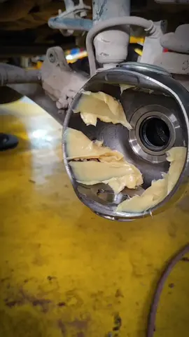 axle greasing  #automotive #usa🇺🇸 #mechanic 