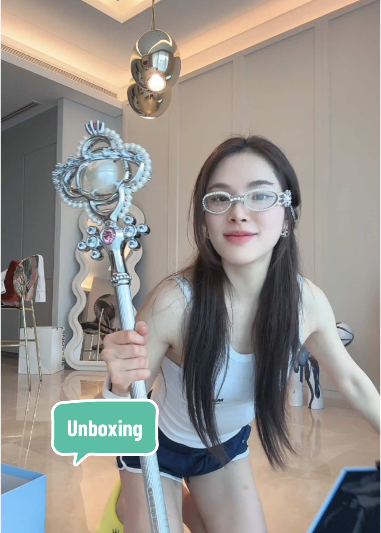 Unboxing my new @gentlemonster glasses 😎🤩 #punpun_sutatta #ปันปันสุทัตตา #unboxing #ASMR