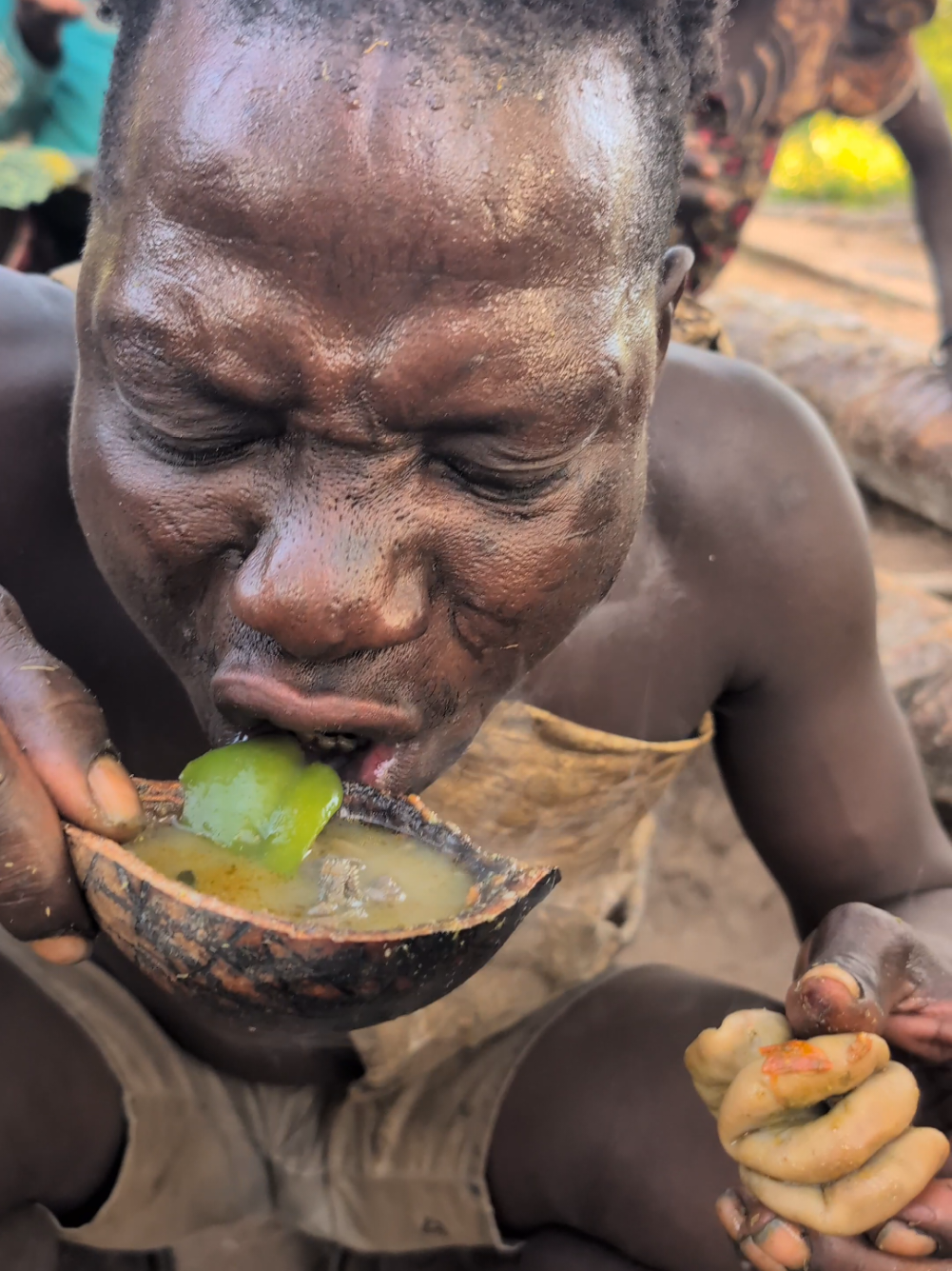 Amazing Lunch food😲😋See hunt's hadzabe, Make delicious 😋 Today's Lucky day#hadzabetribe #culture #Africa 