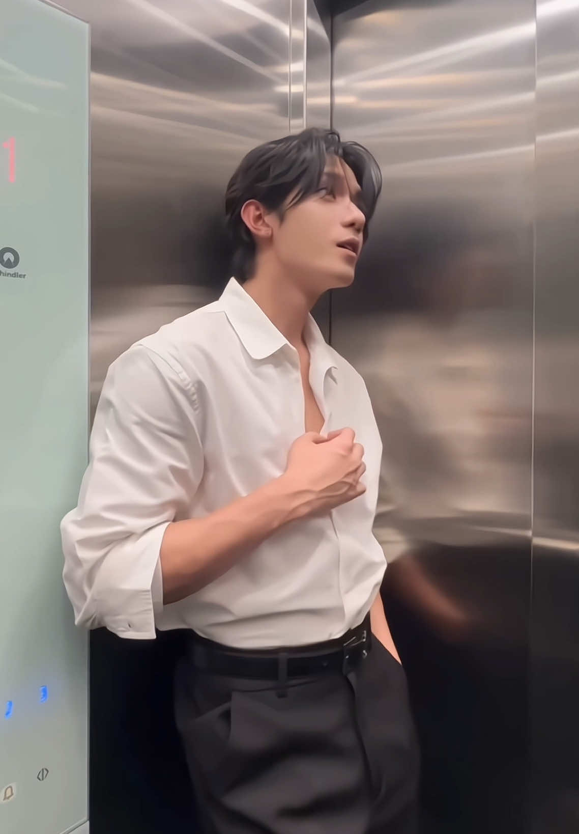 when a handsome man enters the elevator… #netsiraphop #netjj 