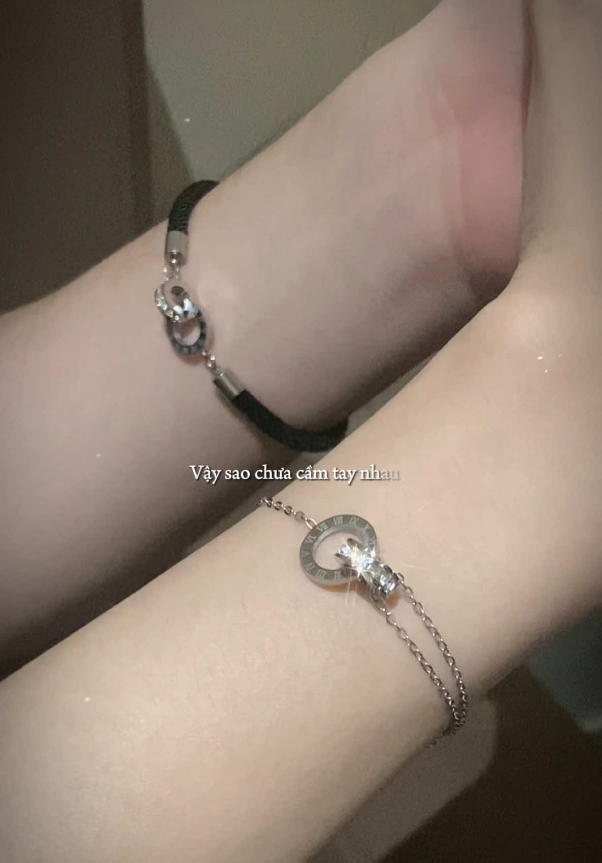 Tựa thân anh này em ơi... ✨🌟🥰❤️‍🔥#muataitiktokshop #Decoco #viral #macdepmoingay #laplanh #vongtay #lactay #couple #lovestory #couplebracelet 