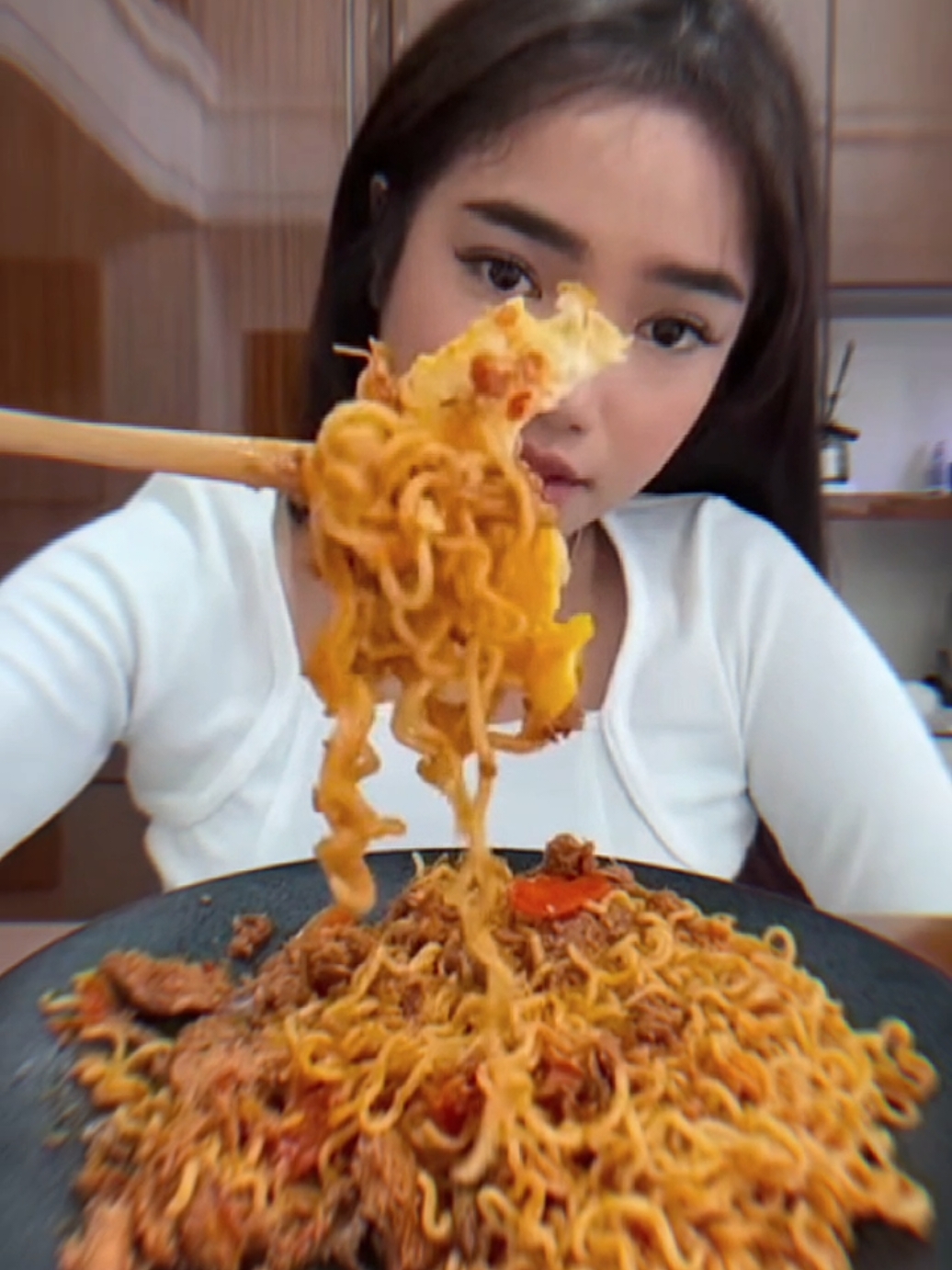 Ngiler sekali liat fuji makan mie tuna cakalang 🤤 #fujiantiutamiputri #racunfuji #fuji #fujiantiutami 