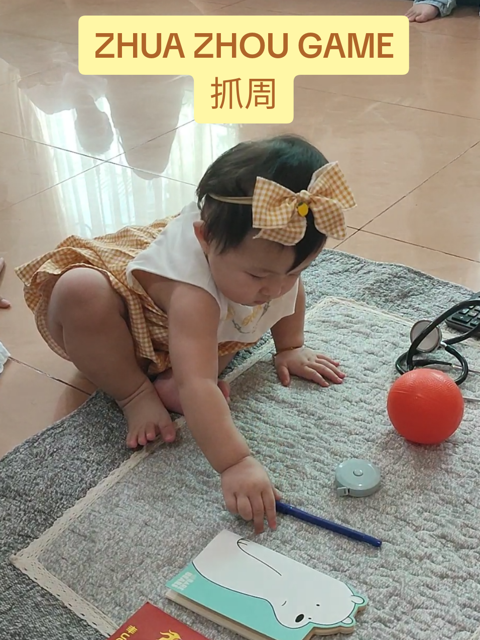 kita liat ya 20 thn kedepan apakah tradisi ini akurat atau engga 😂  .  .  .  #zhuazhou #zhuazhoutradition #oneyearbirthday #firstbirthday #birthday #ulangtahun #tradisichinese #bayilucu 