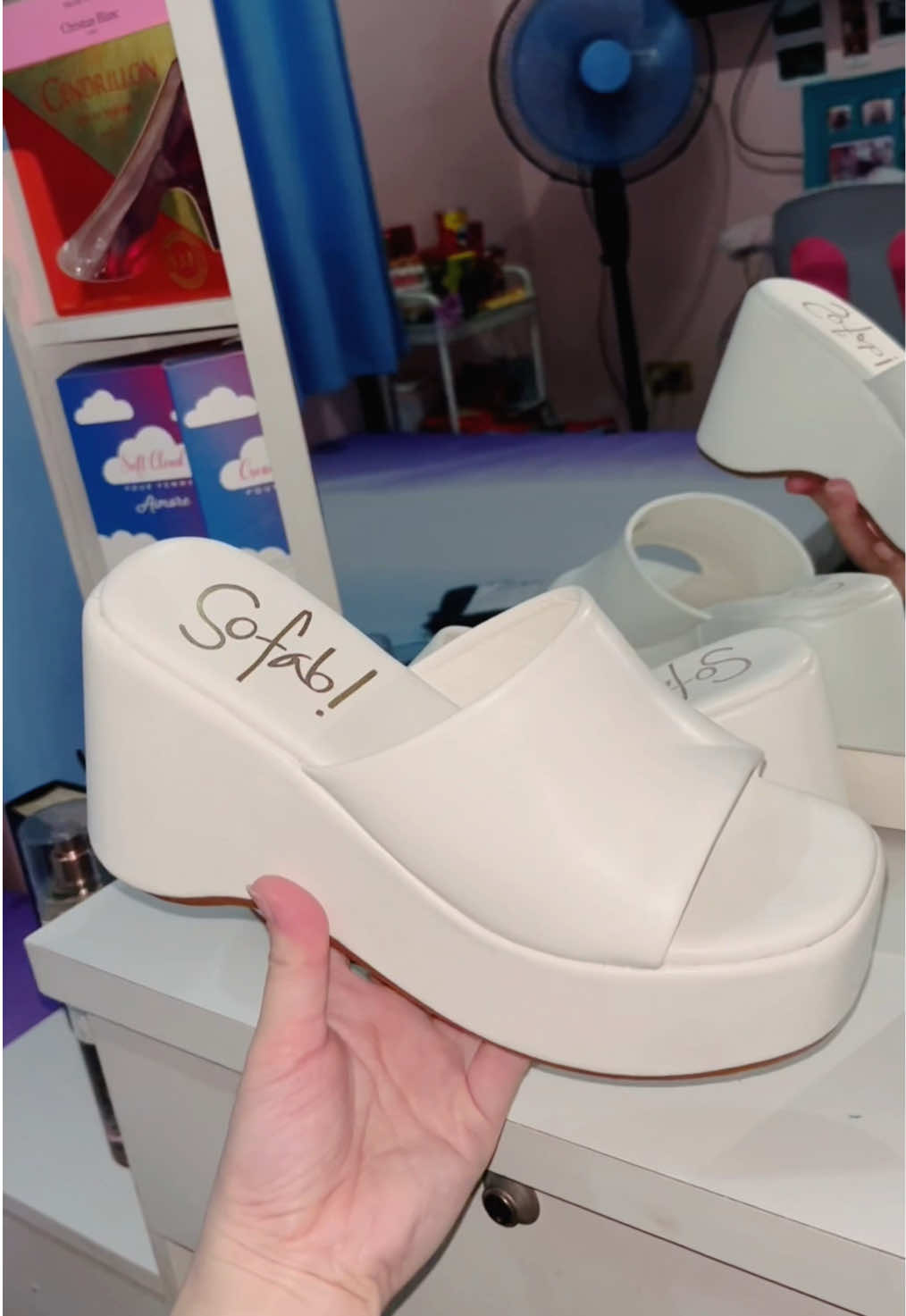 SoFab! 💗✨ Mapapawow kana lang talaga 😍😍 #sofab #sandalsforwomen #wedgesandals #OOTD #titaoutfits #whitesandals #tiktokfinds #budolfinds 