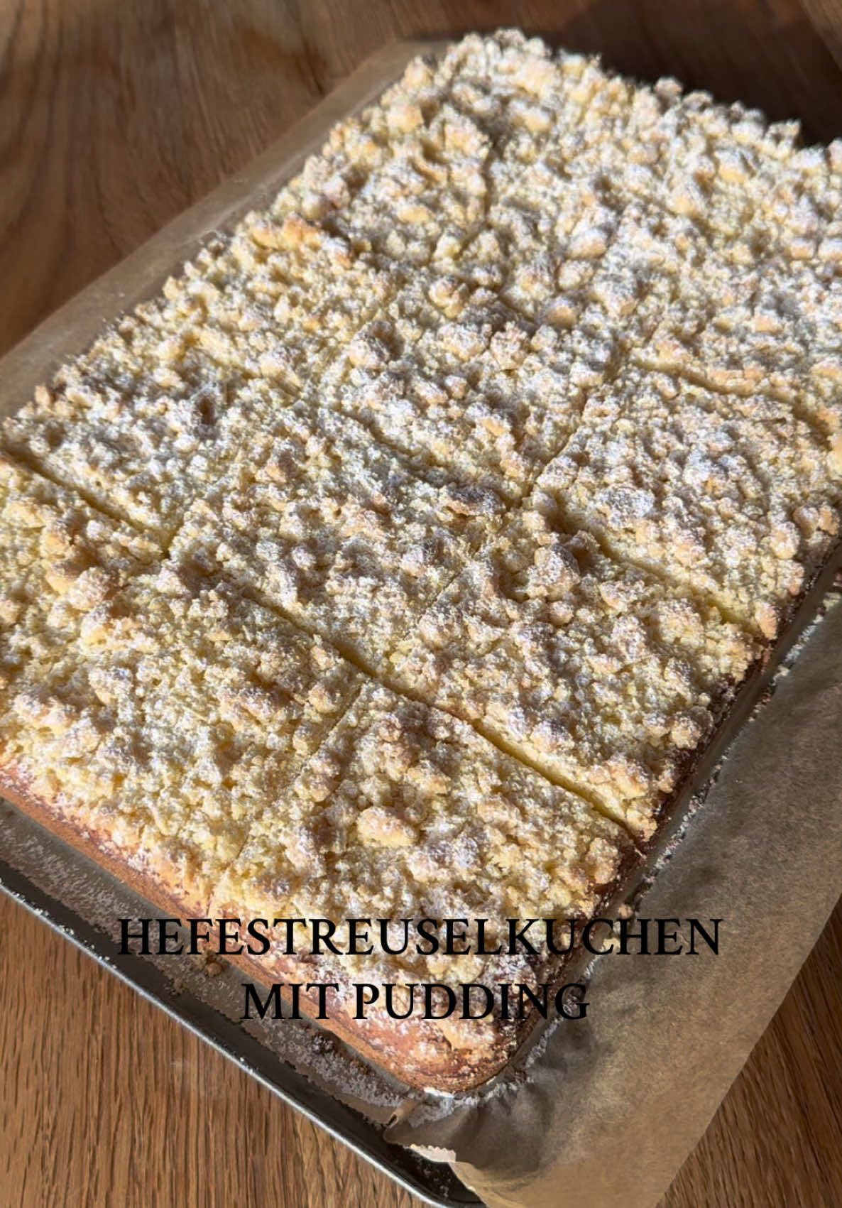 ✨HEFESTREUSELKUCHEN MIT PUDDING✨ Zutaten 240 ml warme Milch 1 Päckchen Trockenhefe 60 g Zucker 450 g Mehl 50 g weiche Butter Streusel 100 g Butter oder Margarine  60 g Zucker 1 Pck. Vanillezucker 200 g Mehl 2 Packungen Vanille Pudding Pulver 70 g Zucker 800 ml Milch Zubereitung Die Zutaten für den Teig in eine Schüssel geben und gut durchkneten und ca. 1 Stunde gehen lassen. Den Teig auf einem Backpapiper belegten Backblech verteilen und kurz gehen lassen. Den Pudding nach Packungsanweisung aber mit 200 ml weniger Milch kochen und gleichmäßig auf dem Teig verstreichen. Für die Streusel alle Zutaten verkneten und auf dem Puddingschicht streuen und bei 180 grad O/U Hitze für ca. 15-20 Minuten backen mit Puderzucker bestreuen. #hefekuchen #streuselkuchen #einfacherezepte #EasyRecipes #yummy