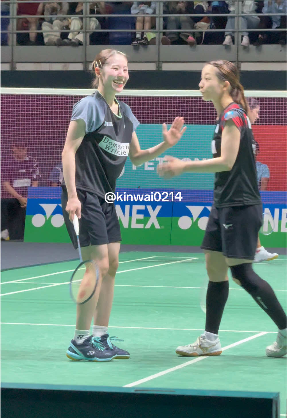 Oh my goddess, that’s really close to watch Shida chan play 😍 Congratulations to CHIHARU SHIDA & MATSUTOMO MISAKI for the first win, more to come 🩵 #志田千陽 #志田千阳 #shida #chiharushida #shidachiharu #badminton #japan