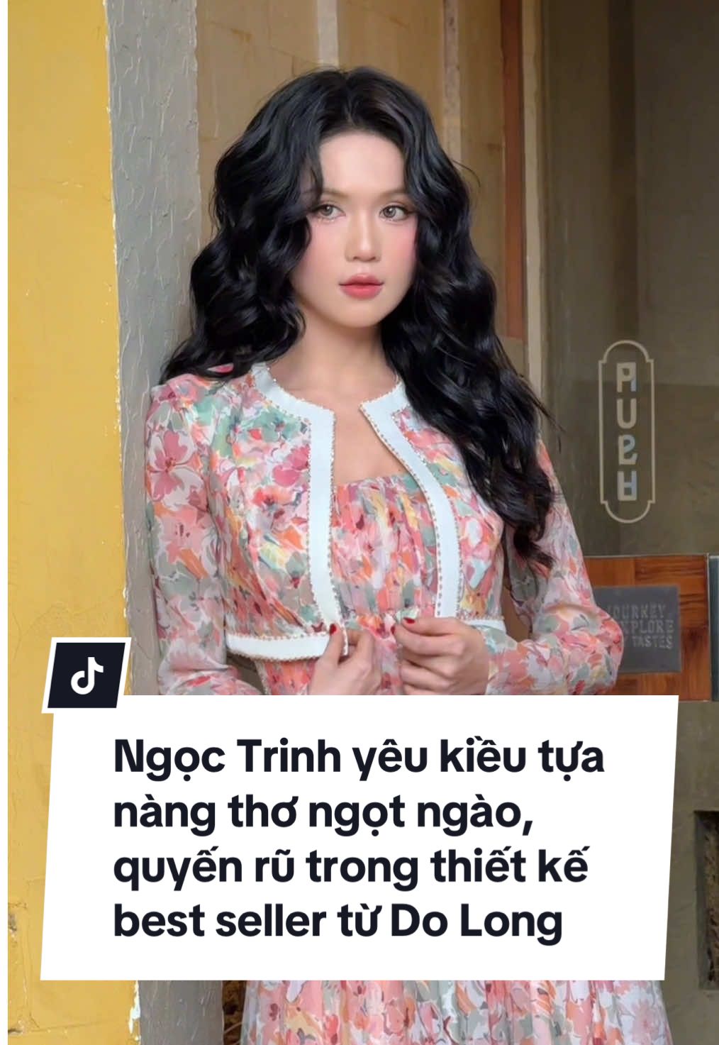 Diễn viên - Người mẫu @Ngoc Trinh yêu kiều tựa nàng thơ ngọt ngào, quyến rũ trong thiết kế best seller form dáng đầm xòe cúp ngực phối áo croptop trẻ trung với họa tiết hoa mùa xuân nở rộ vừa ra mắt ở bộ sưu tập Spring Garden của @Do Long Showroom. #dolongofficial #dolong #dolongRTW #fashiondesigner #atelierdolong #DoLongCelebrities #NgocTrinh #springgarden #readytowear #style #tip #outfit #OOTD #fashion #dress #fashiontrends 