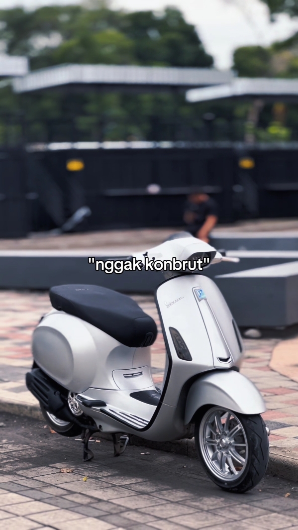 #CapCut stang fino😂😂😂 @ariefgoodboybaru  #fyp #trend #cinematic #cinematicmotor #templatecapcut #preset #vespa #vespamatic #vespaindonesia #ogahjinjit #esefbe 