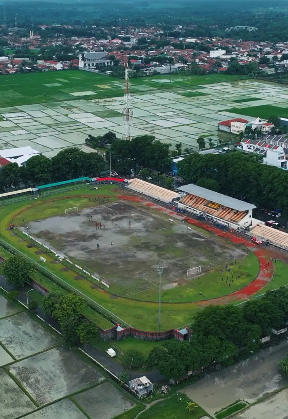 Situasi dan kondisi Stadion Candradimuka. Gimana menurut kalian lurd? #explorekebumen  #sepakbola 