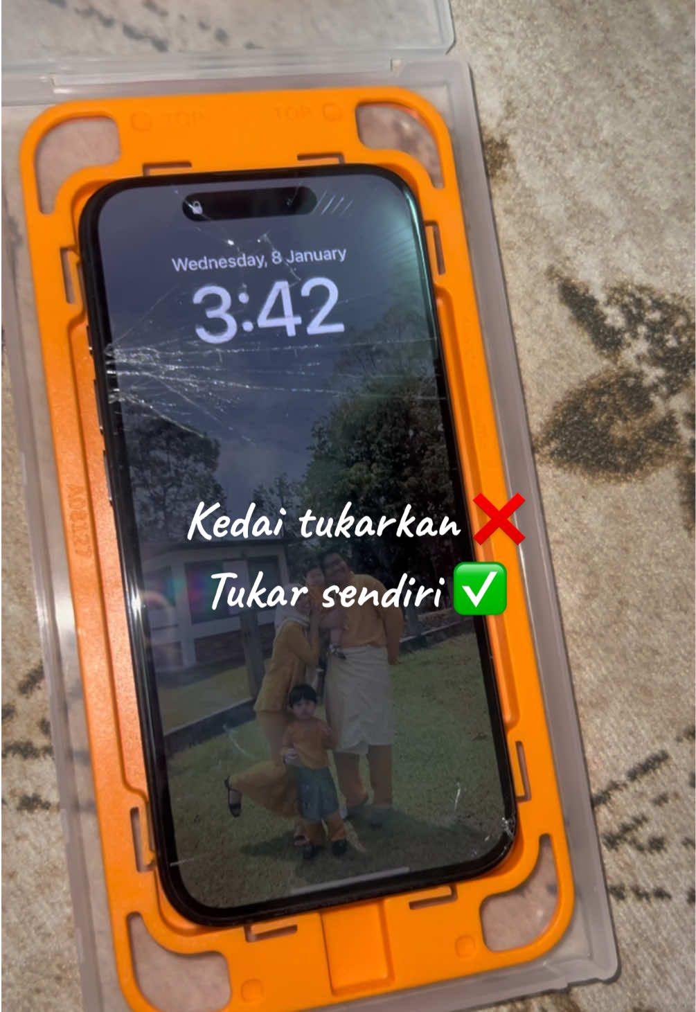 Korang yang malas pergi kedai , boleh grab sekarang ! #screen #screenprotector #murah #jimat 