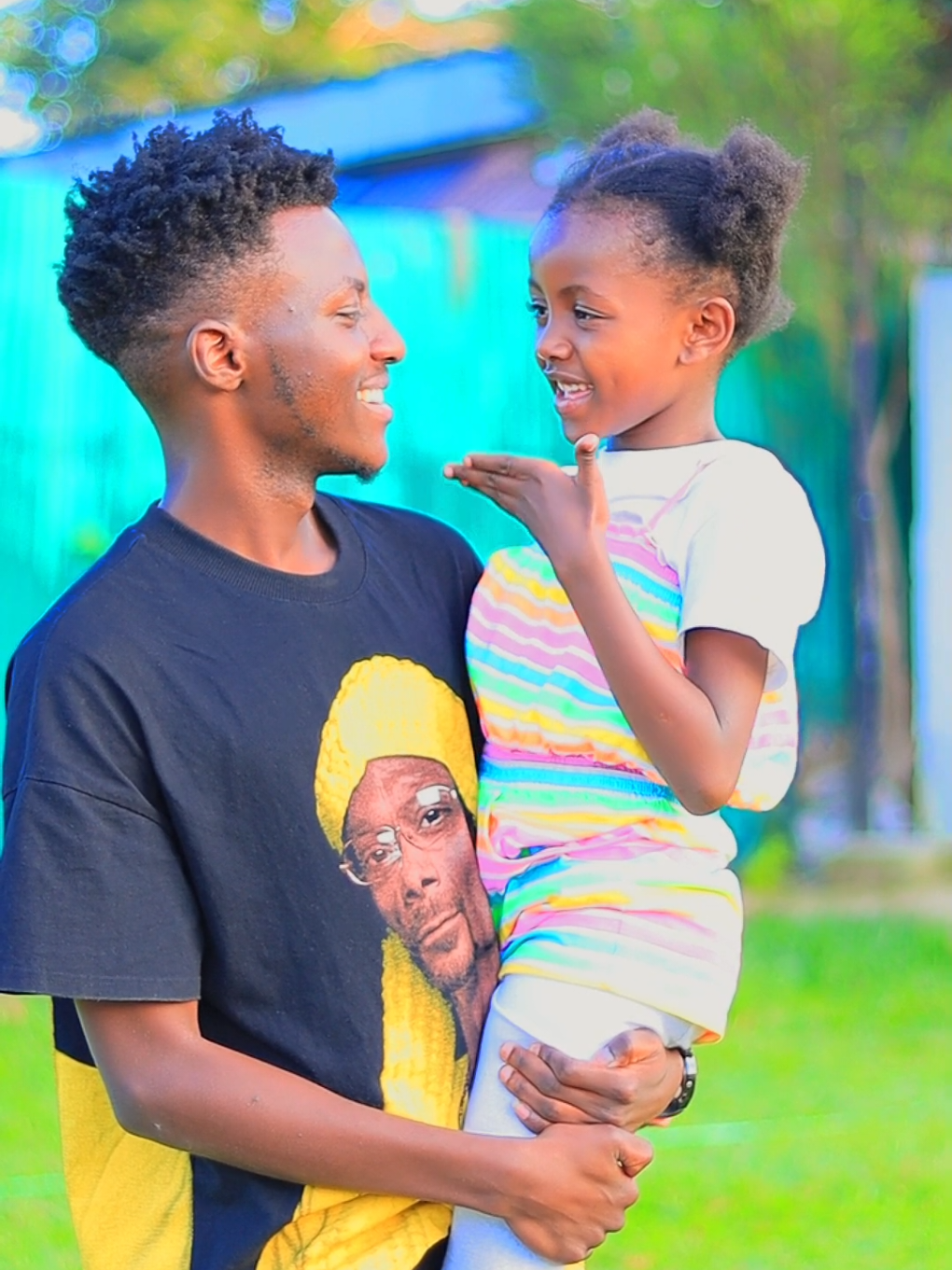 Eye contact 😍Uganda funs here is your crushy🥰🥰@🌟kiddoh_arts❤️🔥  Best photography and cutest 💕#taliaofficial #taliasinging #talia #foryourpage #kidsoftiktok #talia17b #talialipsinking #beyou #mahaba #starkid #talent #foryou #kids #kids @Taliaofficial @THE STAR KIDS 