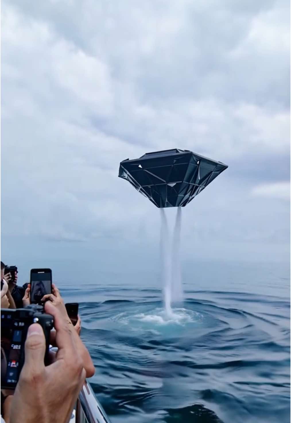 BREAKING: UFO CAUGHT EMERGING FROM THE OCEAN 🌊🛸  #ufo #ufosighting #uap #uaptiktok #drone #orb #spaceship #newjersey #ufology #ocean #news