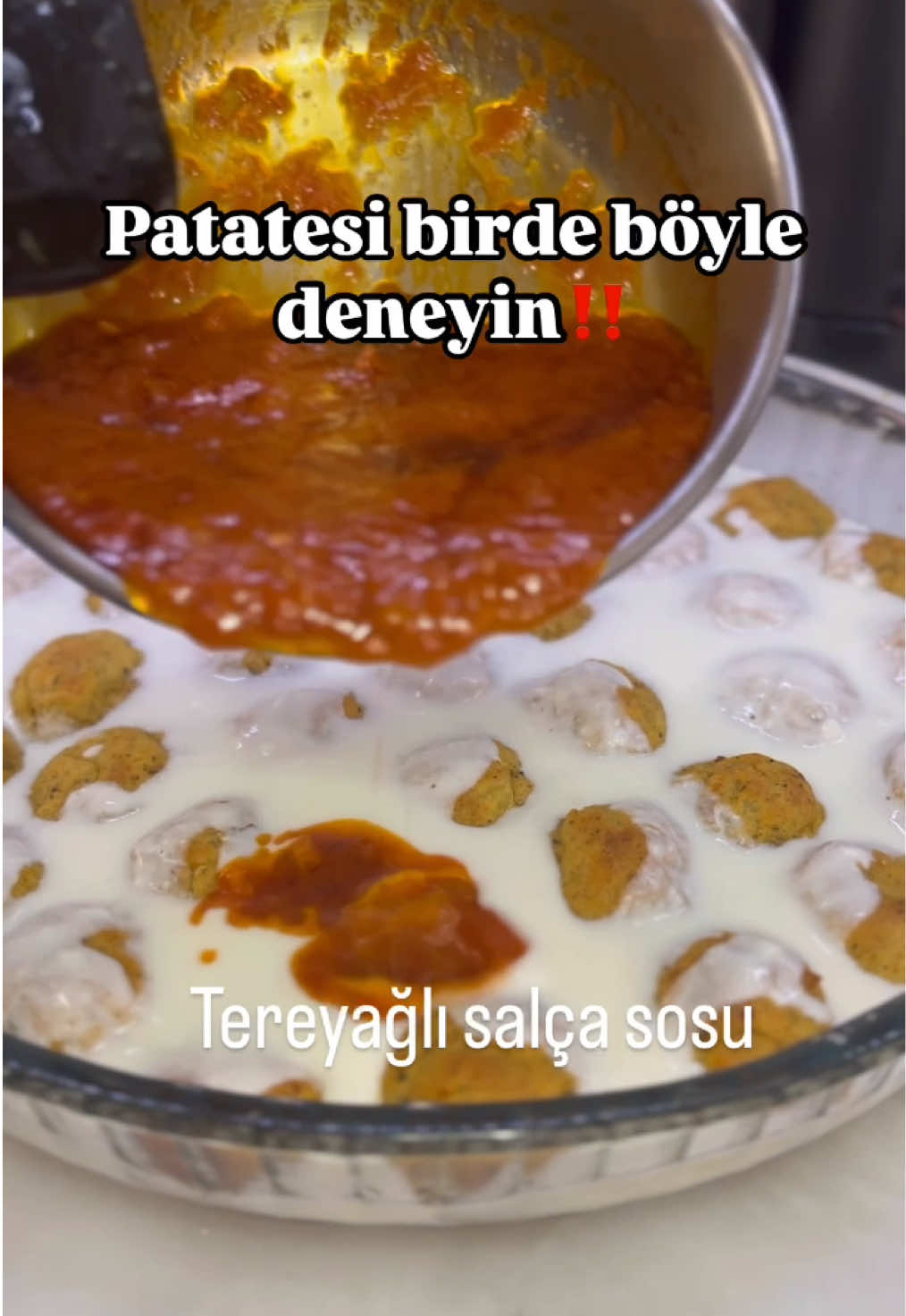 🥔🍠🍟 Malzeme miktarları  5 haşlanmış patates  2 yumurta  1 çay kaşığı tuz  1 çay kaşığı karabiber  1 çay kaşığı kırmızı biber  1 çay kaşığı toz biber  1 çay kaşığı nane  3 yemek kaşığı zeytinyağı  2 yemek kaşığı galeta unu veya ekmek içi  Üzerine ;  Sarımsaklı yoğurt  Tereyağlı salça sosu  #tereyağı #patates #fırındapatates #salça #sos #sarımsak #lezzet #lezzetliyemekler #lezzetlitarifler #lezzetlerim #lezzetli #lezzetaski #nefisyemektarifleri #nefis #nefistarifler #nefis #akşamyemeği #akşamyemeğim #tarif #tarifler #tariflerim #tarifvideoları #tariflerce #keşfetteyizzz #viral_video #viralvideos #FoodLover #mutfakaşkı #mutfakvideoları #akşamyemeği 