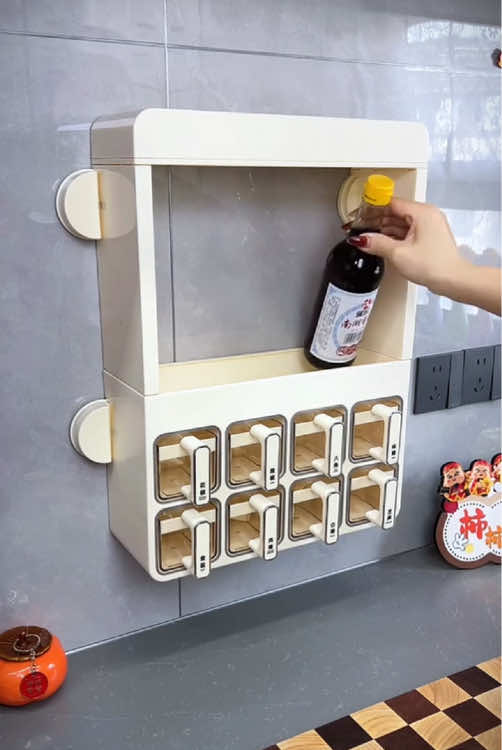 Seasonings still need to be stored neatly on the wall. You can arrange a multi-functional kitchen shelf like this. Various bottles and jars of spices do not take up space on the countertop and are easy to take out #SuctionCupSpiceRack#DoMoreInAYear 