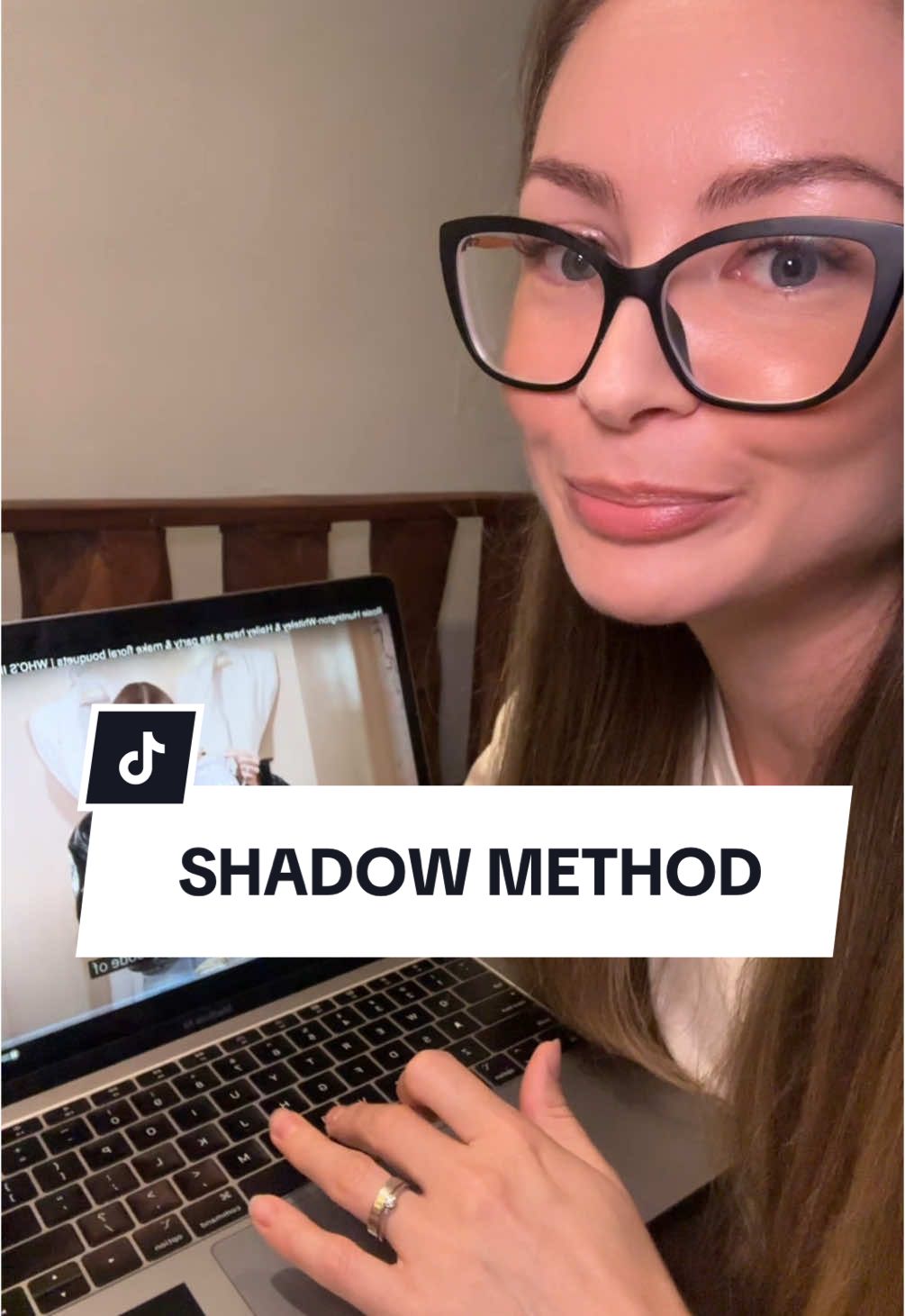 Practice English with the Shadow method!  #Englishteacher #english #learnenglish #englishspeaking #englishlesson #pronunciation #accent #esl #efl #englishasasecondlanguage #shadowing 