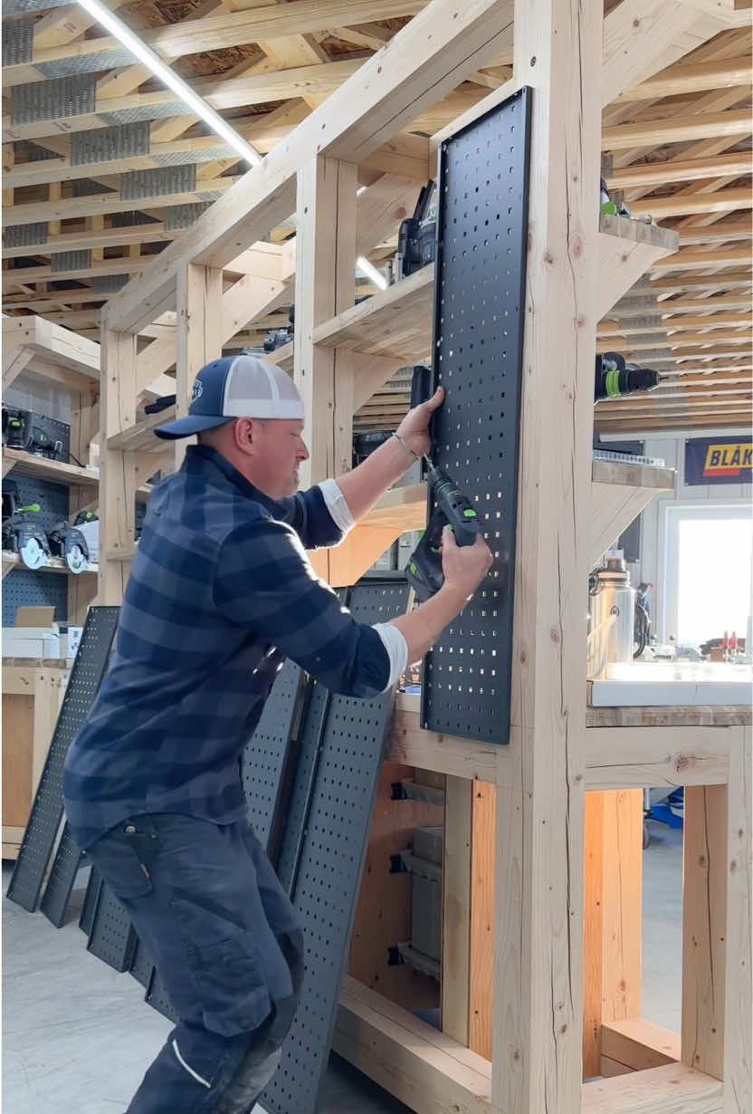 Grabbed the @Festool Canada CXS 18 and a bit from the Festool bit kit to mount all the @bott Smartvan perfo panels on the back of the Festool tool bench so I can start playing Tetris and organizing all the accessories and attachments 