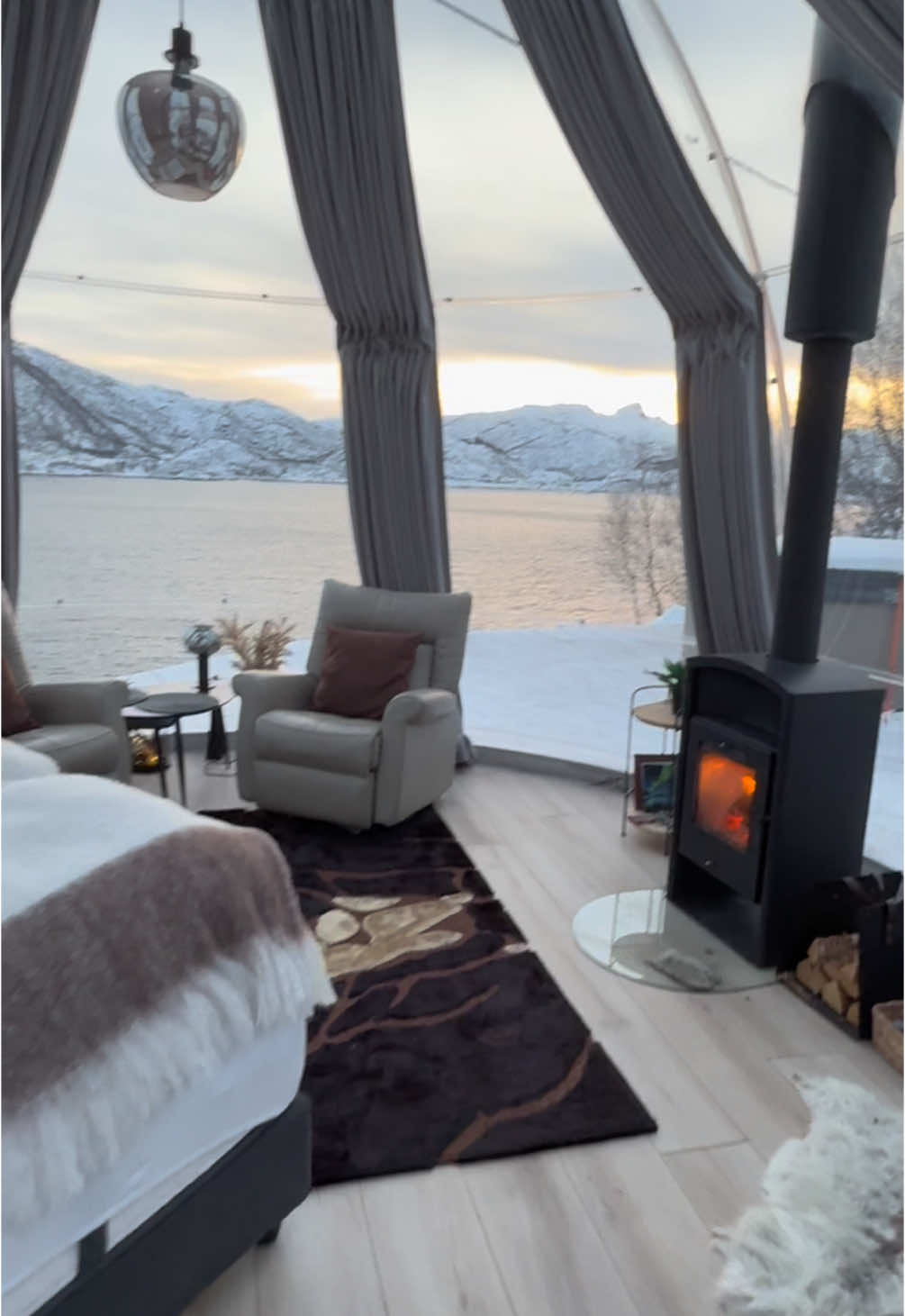 Name a more beautiful place to stay… ❄️  📍 Lofotporten Event - Glamping Dome, Lofoten Islands 🏕️ 🇳🇴 🔥 🏔️  #lofoten #lofotenislands #norway #norwaytravel #roadtrip #glamping #glampingdome #views #fjord #mountain #accommodation #dreamstay #bucketlist #travel #traveltiktok 