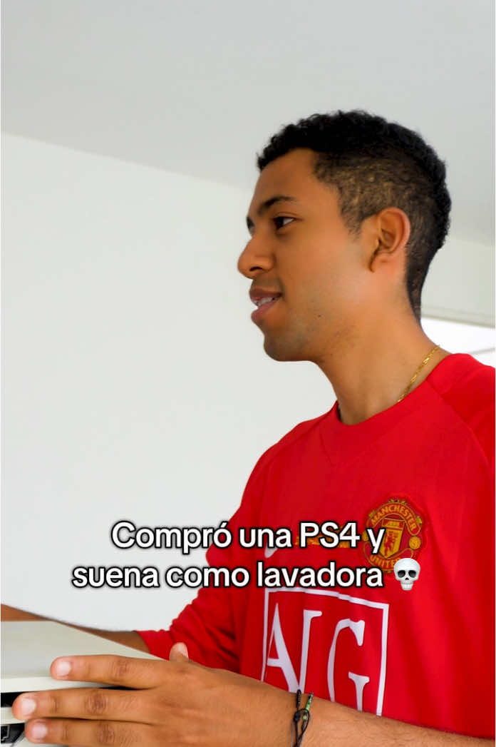 Limpieza de PS4 que suena a turbina de avión ✈️ . Le hacemos mantenimiento! ⚡️ Comenta si tienes este problema 📲 #playstation #ps4 #playstation4 #limpieza #gaming #lima