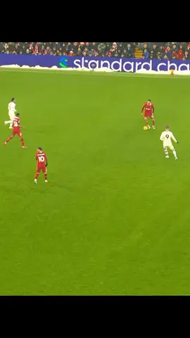 This Gravenberch turn🥵 #gravenberch #liverpool #uktiktok #footballtiktok #sports #fyp #sports #englishfootball #viral_video #manchesterunited 