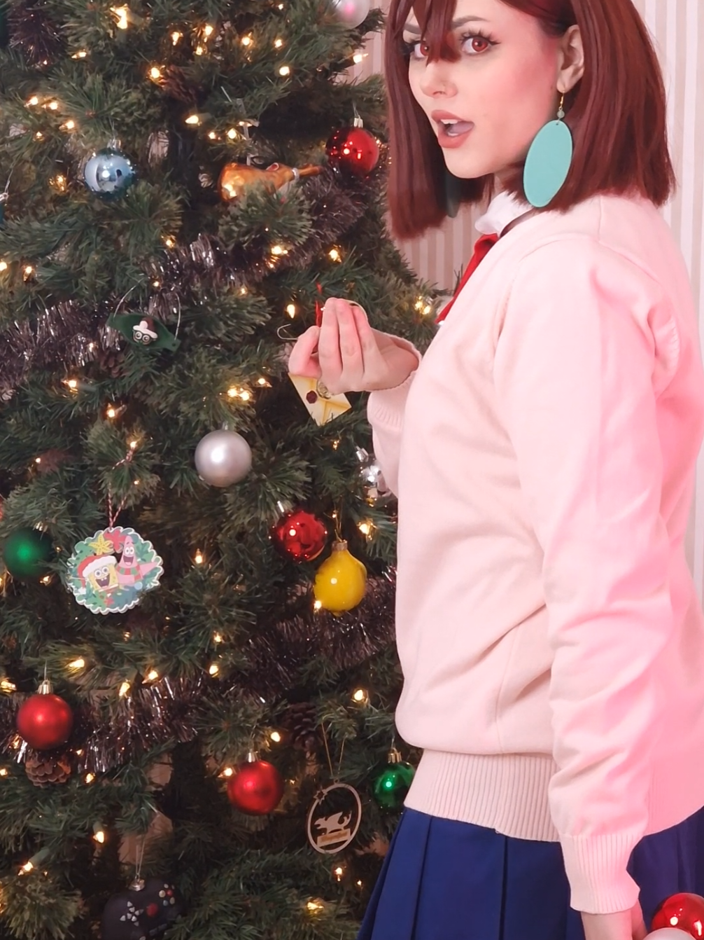 golden discovery  #dandadan #fyp #okarun #momoayase #momocosplay #christmastree #goldenballs 