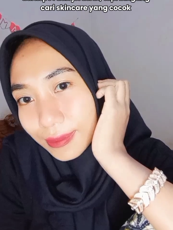 Cukup Pakai Dua Combo ini bisa bantu atasi masalah-masalah kulit kamu, yuk sambut kulit glowing dan sehat sekarang juga pakai @amurabeautycare 🤎 #skincareroutine #skincarecombo #skincareantiaging #skincaretips #skincareampuhamanbpom #amurabeautycare #viralditiktok #masukberanda #masukberandafyp 