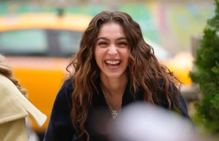 Bu aksam 😻❤️‍🔥 #leyla #leyladizi #cemrebaysel #alperenduymaz #civley #turkishseries #explore #beniöneçıkart 