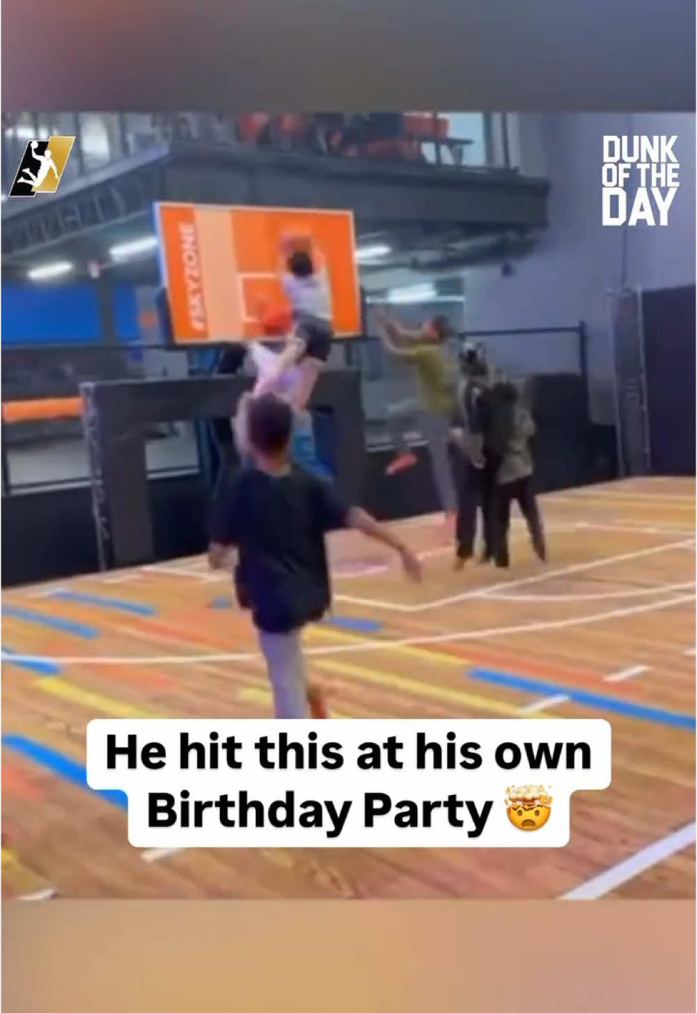 My guy called all the homies to pull up 🔥😂 (Via slamballofficial, markattiaa/IG) #shorts #pov #slamball #fyp #basketball #basketballtiktok 