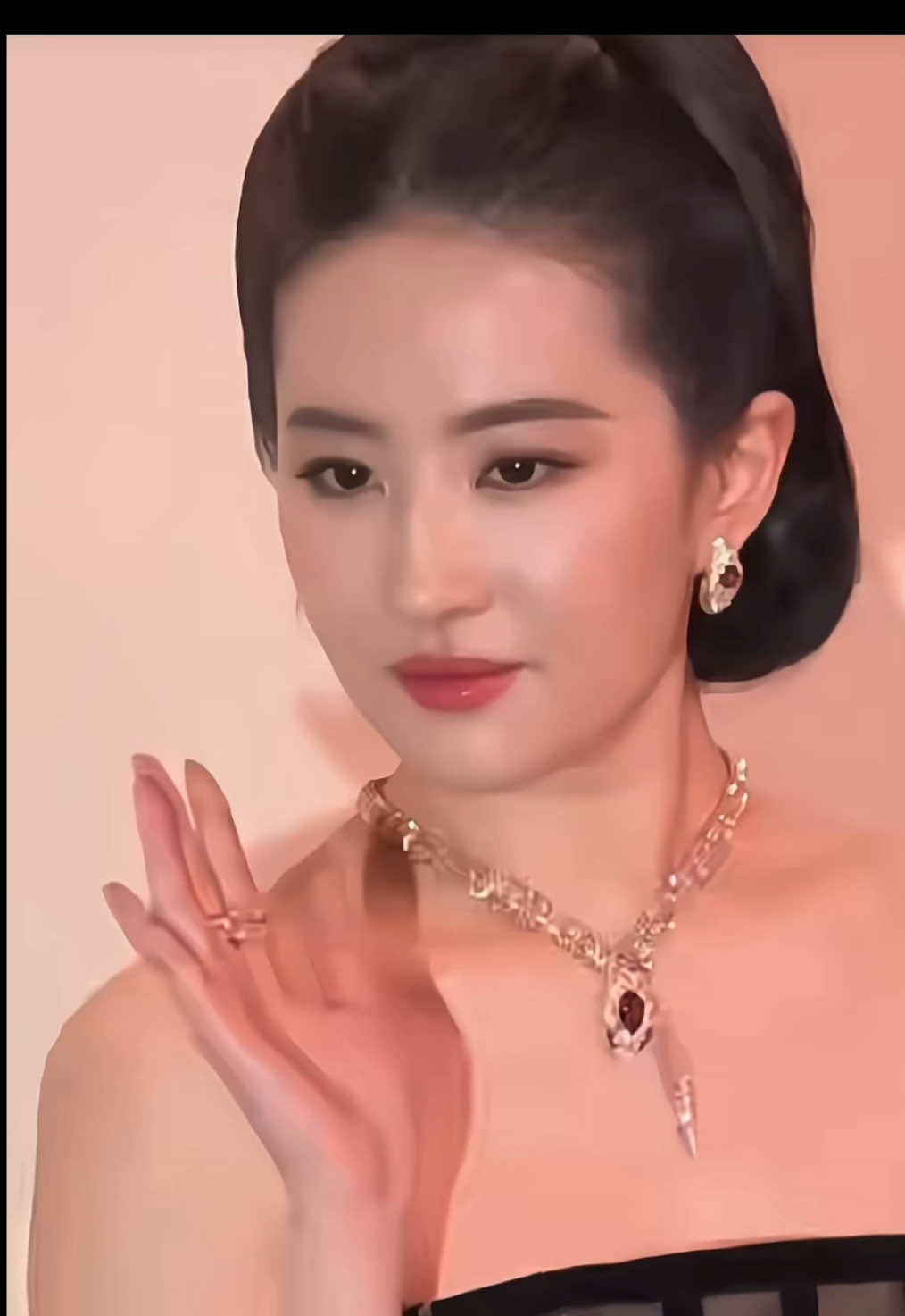 Cùng xem sự kiện bvlgari tại Thượng Hải hôm nay của Phi Tỷ #luudiecphi #liuyifei #bvlgari #bvlgarihighjewelry #tiktok 