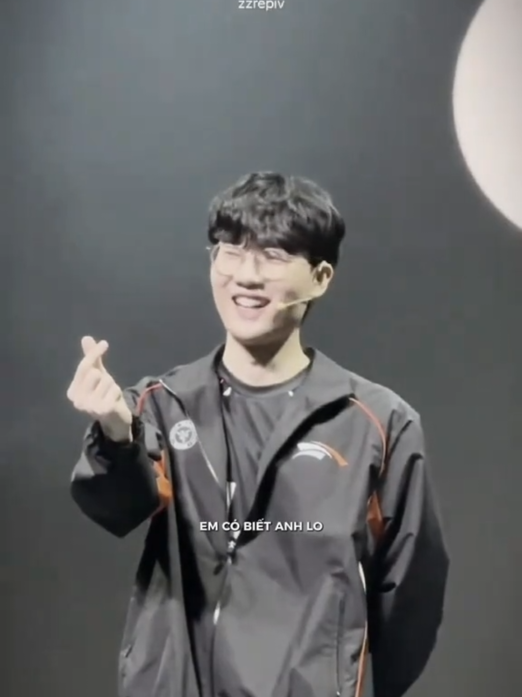 Nhập môn Viper: Debut: 20/11/2017 (Kespa) 12/06/2018 (LCK) Lịch sử thi đấu: - 11/2017 - 05/2020: Griffin - 05/2020 - 11/2020: HLE - 12/2020 - 11/2022: EDG - 11/2022 - now: HLE Thành tích nổi bật: - Là tuyển thủ thứ 24 đạt 1000kills ở LCK vào 09/07/2023 - Tuyển thủ thứ 15 đạt 1500kills ở LCK vào 27/07/2024 - Tuyển thủ thứ 2 (sau IMP) có pentakill ở cả LCK và Worlds - LPL tuyển thủ xuất sắc nhất giai đoạn vòng bảng (spring 2021) - LPL Tân binh xuất sắc nhất 2021 - LPL 2nd All-Pro Team Spring, Summer 2022 -LCK 2nd All-Pro Team Spring, Summer 2024 -LCK 3rd All-Pro Team Summer 2023 Cúp:  - GRIFFIN: Kespa Cup 2018 - EDG LPL summer 2021 - EDG: Worlds 2021 skin Aphelios  - HLE: LCK Summer 2024 Pentakills: - Griffin: Kai'Sa LCK 2019 Spring vs HLE (23/01/2019) KDA 10/0/4 - Griffin: Xayah Worlds 2019 vs IG (26/10/2019) KDA 8/0/6 - EDG: Samurai LPL 2021 Spring vs BLG (23/02/2021) KDA 9/0/8 - EDG: Tristana LPL 2021 Spring vs TES (13/03/2021) KDA 8/4/2 - HLE: Zeri LCK 2023 Summer vs LSB (23/06/2023) KDA 8/2/9  Trong quá trình tổng hợp thông tin không thể tránh khỏi sai sót, nếu có nhầm lẫn ở đâu mng nhắc mình với nhen 🫶🏻 #viper #parkdohyeon 