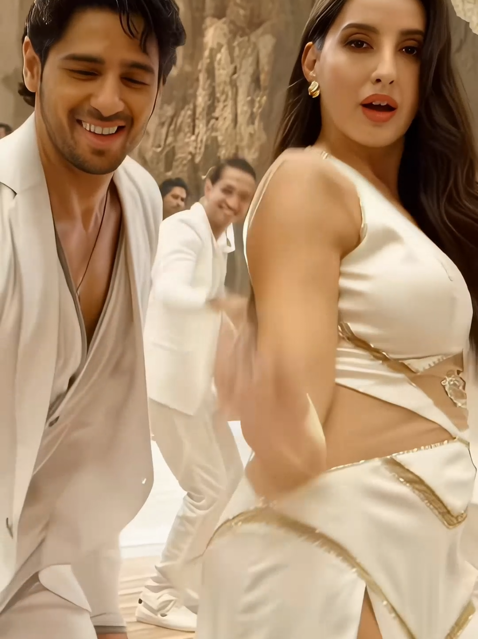 Manike:Thank God | Nora Fatehi, Sidharth M | Tanishk,Yohani,Jubin,Surya R | Rashmi Virag | Bhushan K #bollywoodstyle #bollywoodsong #songtranslation #lyrics #overlaylyrics #laguindia #song #Love #desi #hindisongs #hindisong #fypシ゚ #viralsong #goviral #treandingsong #fouryou #fyp #explor