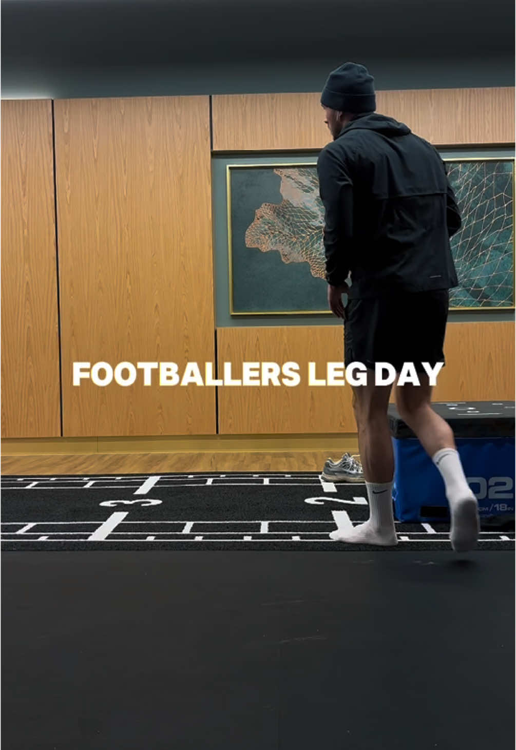 Keep it steppin… Footballers leg day:  BOX SQUAT - 4 x 5 1/4 SPLIT SQUAT - 3 x 6 (EL) SL RDL - 3 x 6 (EL) COPENHAGENS - 3 x 30sec (EL) BULGARIAN SPLIT SQUATS - 3 x 6 (EL) BULGARIAN SPLIT SQUAT JUMP - 3 x 6 (EL) SKIPPING / FOOTWORK - 5 x 2 min rounds  Get explosive 🧨  To work with me 1 to 1 comment build and I will send over the details 🤝 #fyp #foryou #athlete #footballer #football #Soccer #Fitness #viral 