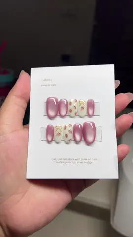 #cateyenails #nailart #pressonnails #samarinda #nailinspo #nails #pinknails #strawberry #strawberrynails 